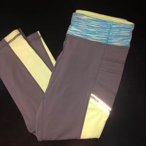 ✨IVIVVA CROPPED LEGGINS✨